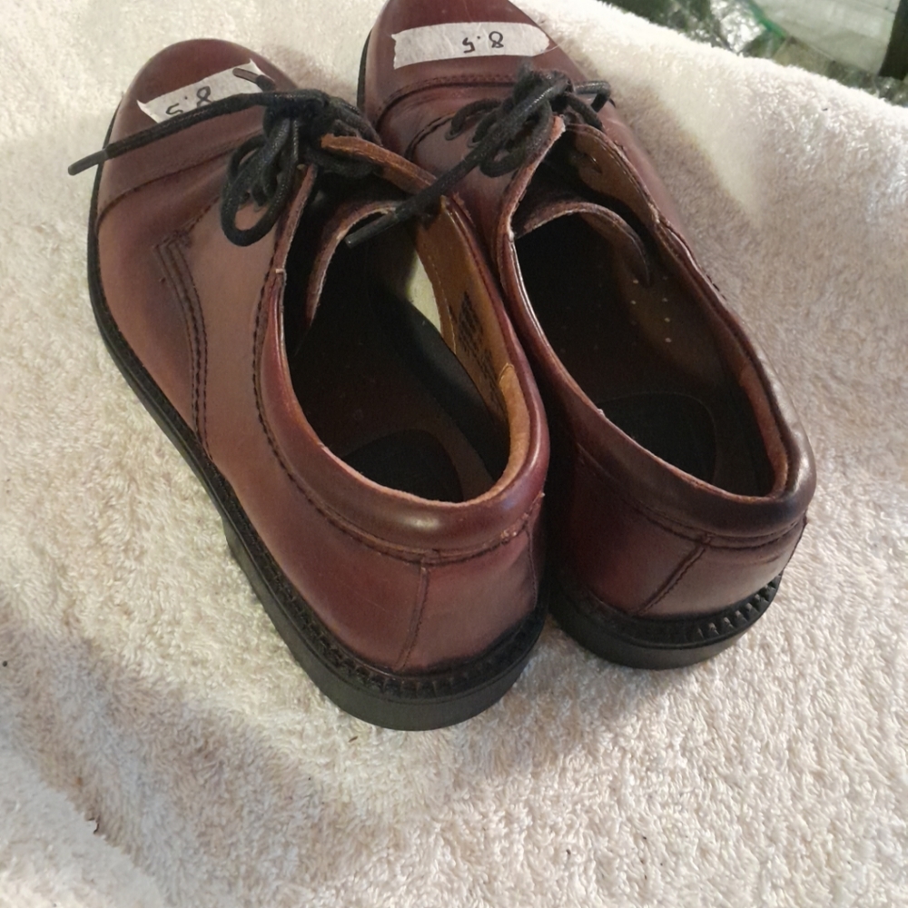 Men's Dockers brown dress shoe size 8 and 1/2